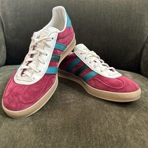 NWT adidas Gazelle Indoor
Collegiate Burgundy Arctic Fusion